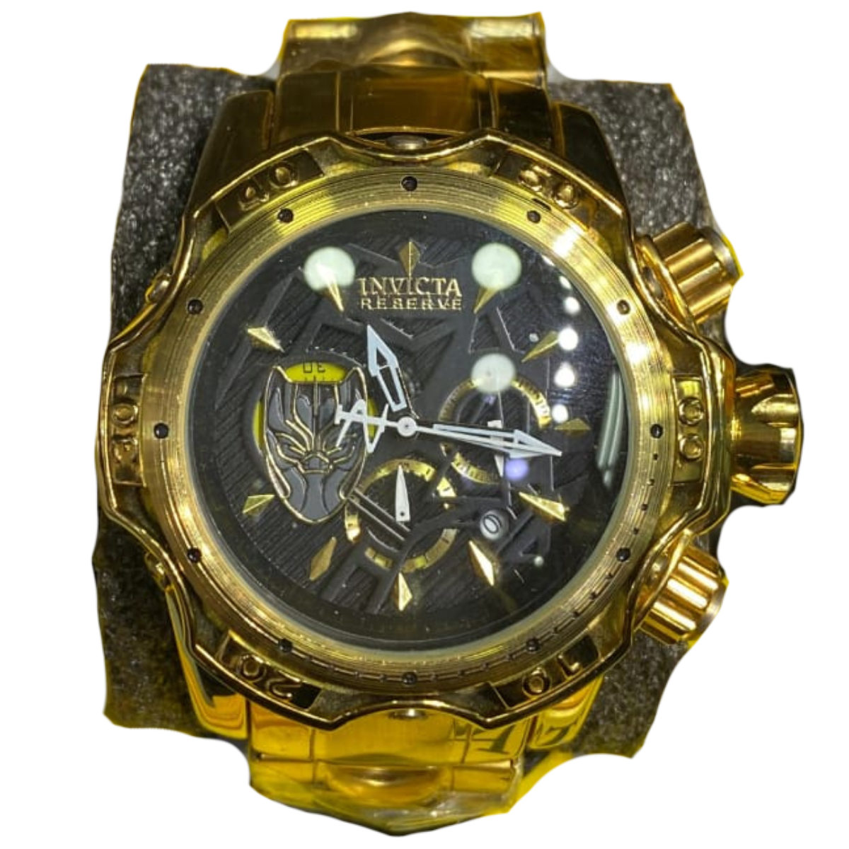 RELOJ INVICTA ORIGINAL DE HOMBRE: Elegancia y Precisión al Mejor Precio Si estás buscando un RELOJ INVICTA ORIGINAL DE HOMBRE, has llegado al lugar correcto. En Onlineshoppingcenterg, ofrecemos una amplia selección de relojes Invicta, conocidos por su diseño elegante, alta calidad y durabilidad. A continuación, te contamos todo lo que necesitas saber para elegir el modelo perfecto.  ¿Por qué elegir un RELOJ INVICTA ORIGINAL DE HOMBRE? Los relojes Invicta destacan por combinar estilo y funcionalidad. Cada reloj está diseñado con precisión y elegancia, lo que los convierte en una excelente opción tanto para uso diario como para ocasiones especiales. Si te preguntas Reloj Invicta original precio, en nuestra tienda encontrarás diversas opciones con precios competitivos y la garantía de autenticidad.  1. Diseño robusto y elegante El RELOJ INVICTA ORIGINAL DE HOMBRE es sinónimo de sofisticación. Los modelos más populares, como el Reloj Invicta Pro Diver, ofrecen un diseño robusto con acabados en acero inoxidable, perfecto para hombres que valoran tanto el estilo como la resistencia.  2. Precisión suiza y calidad superior Invicta utiliza movimientos de alta precisión, asegurando que siempre llegues a tiempo. Modelos como el Reloj Invicta Automático Hombre están equipados con maquinaria suiza, famosa por su precisión y durabilidad.